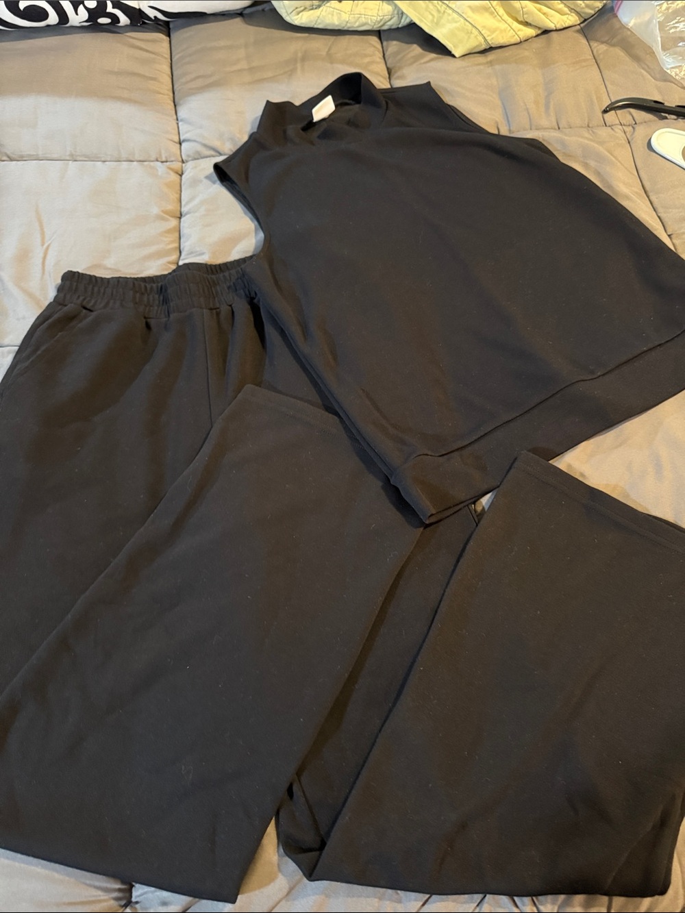 Women’s monochromatic sleeveless top and pull on pants.